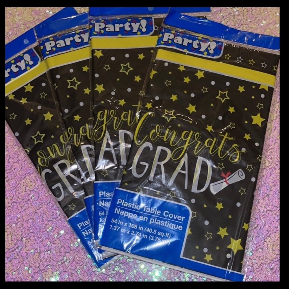 4 Graduation table covers. I’m selling this bundle of four table covers.